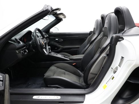 Used 2021 Porsche 718 Boxster GTS image 12