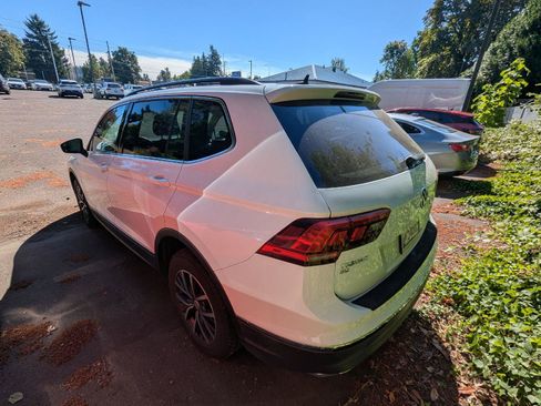Used 2018 Volkswagen Tiguan SE w/ Panoramic Sunroof Package AWD/4WD image 4