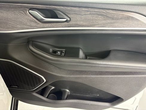 Used 2022 Jeep Grand Cherokee Limited 4xe w/ Luxury Tech Group II image 12