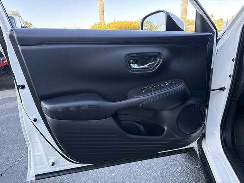 Used 2023 Honda HR-V LX image 24