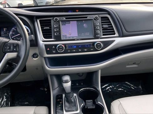Used 2015 Toyota Highlander XLE image 6
