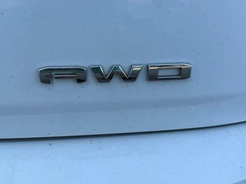 Used 2024 GMC Terrain SLE w/ Driver Convenience Package AWD/4WD image 10