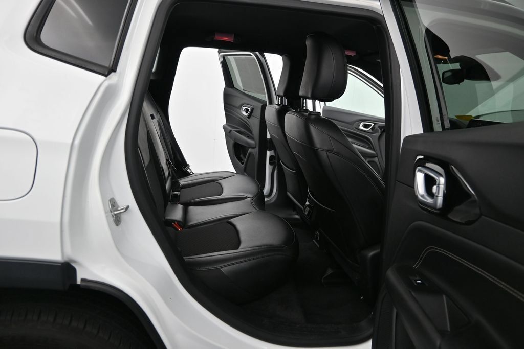 Used 2023 Jeep Compass Latitude AWD/4WD image 19