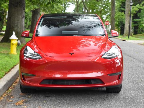 Used 2022 Tesla Model Y Long Range image 13
