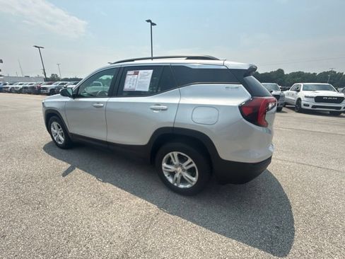Used 2022 GMC Terrain SLE w/ Driver Convenience Package FWD image 6