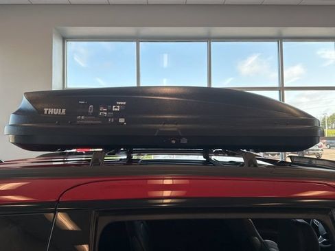 Used 2025 Chrysler Pacifica Select w/ Fav Edition Package FWD image 3