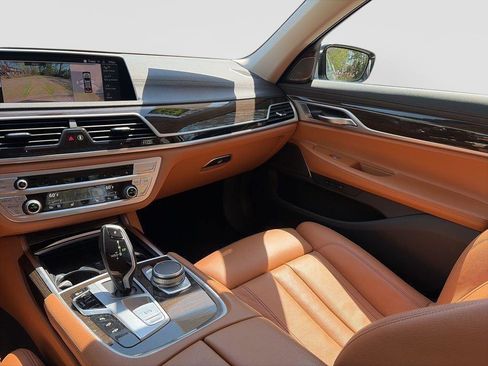 Used 2022 BMW 740i RWD image 16