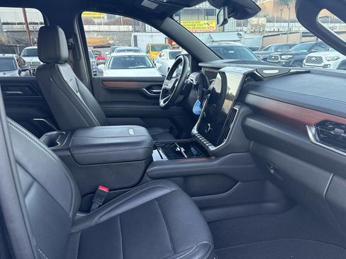 Used 2025 GMC Yukon XL Denali image 40