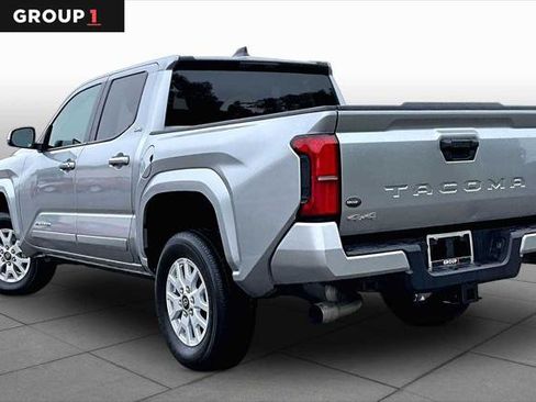 Certified 2025 Toyota Tacoma SR5 AWD/4WD image 12