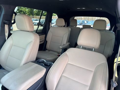 Used 2025 Buick Enclave Preferred FWD image 30