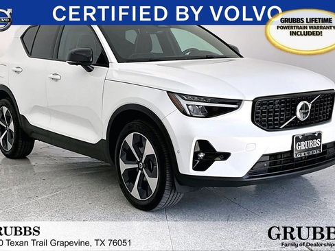Certified 2025 Volvo XC40 B5 Plus image 1