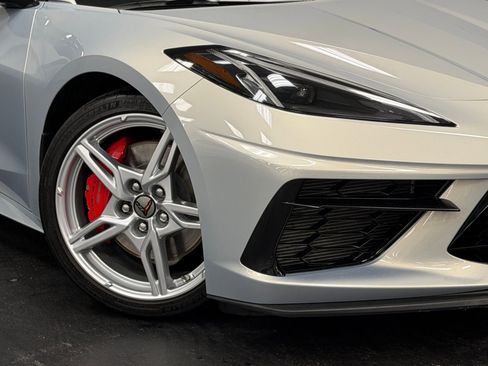 Used 2021 Chevrolet Corvette Stingray w/ Z51 Performance Package image 4