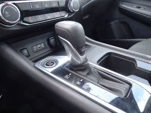 Used 2025 Nissan Sentra SV FWD image 31