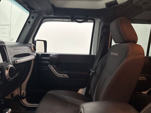 Used 2017 Jeep Wrangler Unlimited Sahara image 30
