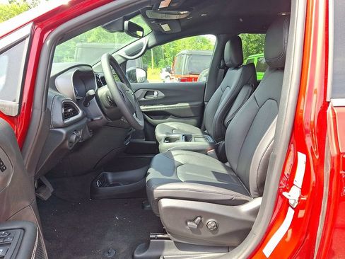 New 2027 Chrysler Pacifica Select FWD image 10