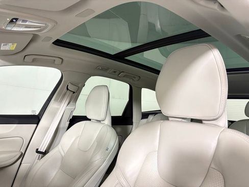 Used 2023 Volvo XC60 B5 Ultimate w/ Protection Package FWD image 18