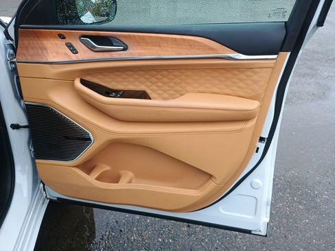 Certified 2023 Jeep Grand Cherokee Summit AWD/4WD image 13