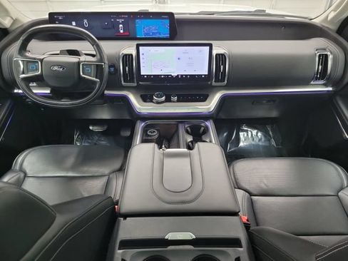 Used 2025 Ford Expedition Max Platinum AWD/4WD image 16