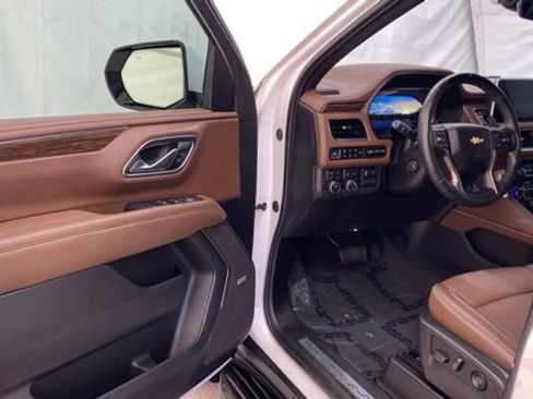 Used 2024 Chevrolet Tahoe High Country image 11