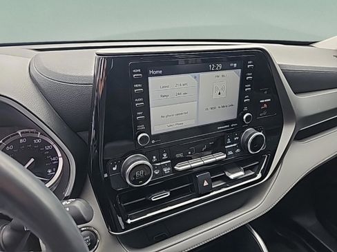Used 2022 Toyota Highlander XLE image 24