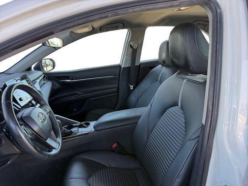 Used 2022 Toyota Camry SE w/ Carpet Mat Package (TMS) FWD image 10