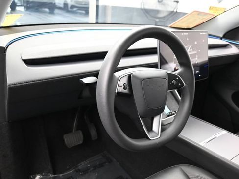 Used 2026 Tesla Model Y 2WD image 15