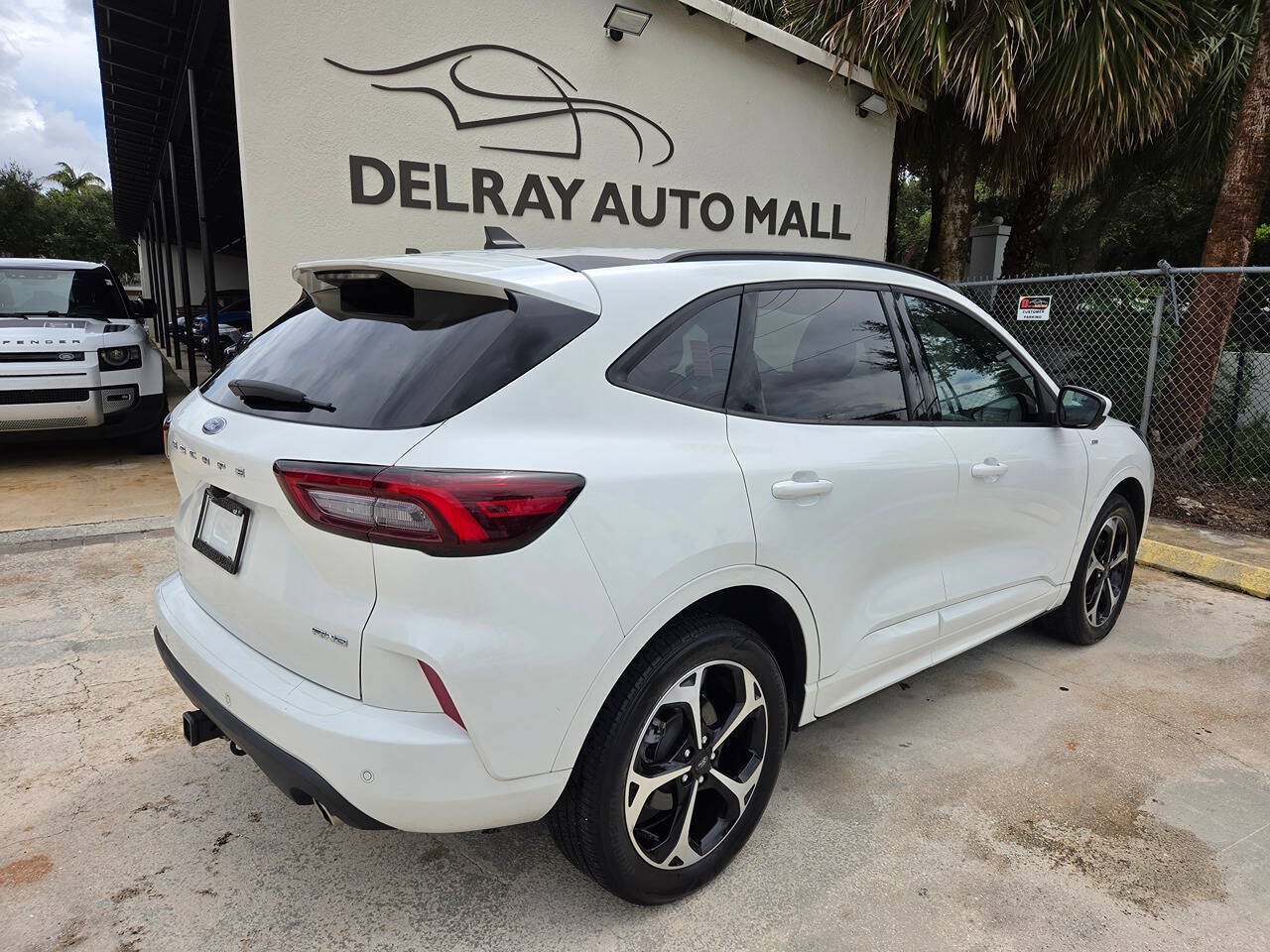 Used 2023 Ford Escape ST-Line Select w/ Tech Pack #2 AWD/4WD image 5
