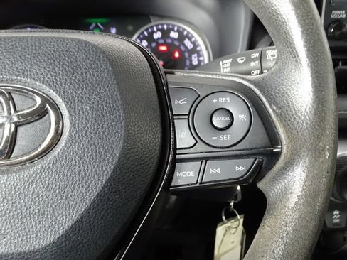 Used 2021 Toyota RAV4 LE FWD image 21
