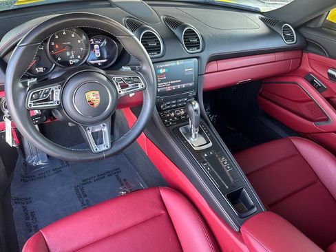 Used 2022 Porsche 718 Cayman RWD image 11