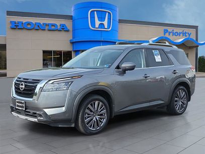 Used 2023 Nissan Pathfinder SL w/ SL Premium Package