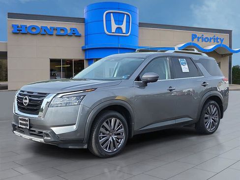 Used 2023 Nissan Pathfinder SL w/ SL Premium Package AWD/4WD image 1