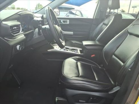Certified 2021 Ford Explorer XLT w/ Equipment Group 202A image 24