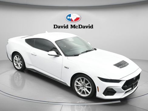 Used 2025 Ford Mustang GT Premium RWD image 32