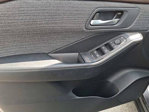 Used 2023 Nissan Rogue SV AWD/4WD image 12