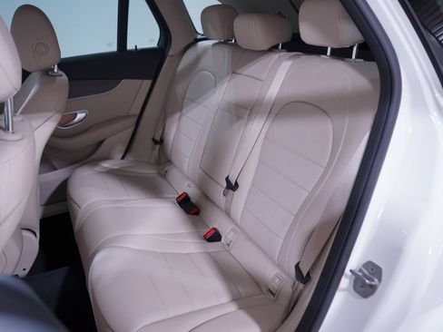 Used 2021 Mercedes-Benz GLC 300 image 9