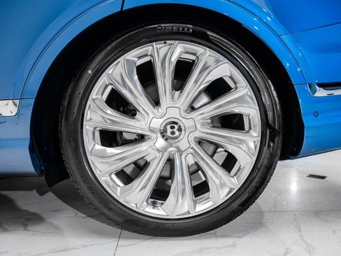 Used 2025 Bentley Bentayga Extended Wheelbase image 16