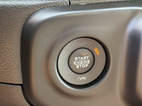 Used 2019 Jeep Wrangler Sport AWD/4WD image 26