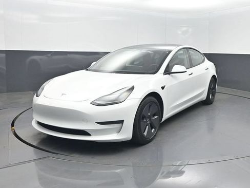 Used 2023 Tesla Model 3 Standard Range RWD image 2