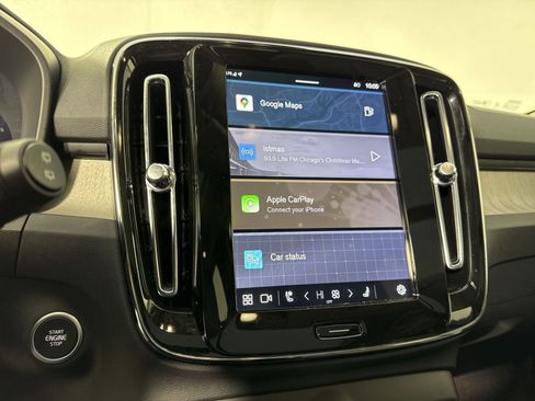 Used 2025 Volvo XC40 B5 Core image 6