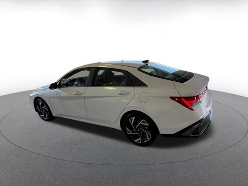 Used 2025 Hyundai Elantra Limited image 10