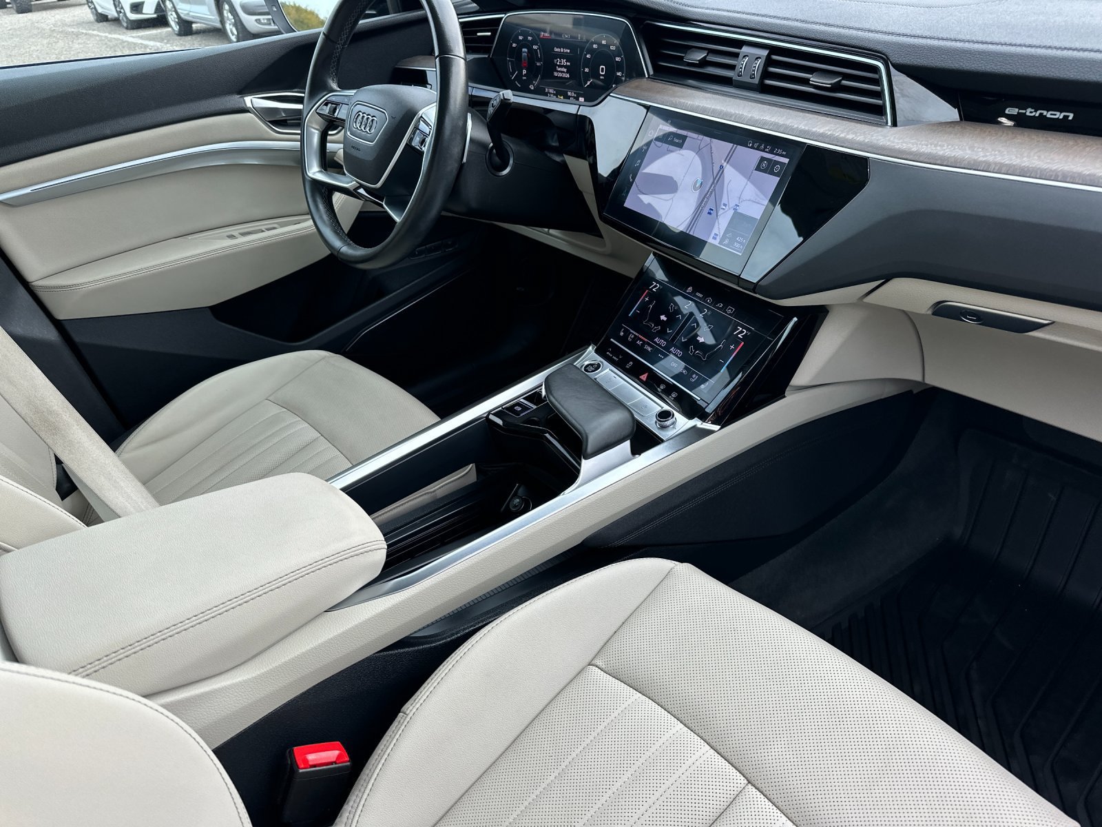 Used 2024 Audi Q8 e-tron Premium Plus AWD/4WD image 17