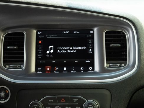Used 2019 Dodge Charger SXT AWD/4WD image 17