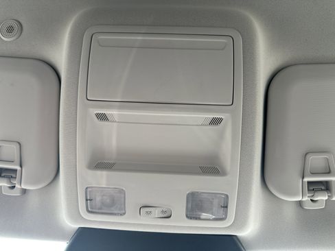 Used 2022 Ford Escape SE w/ SE Sport Appearance Package image 18