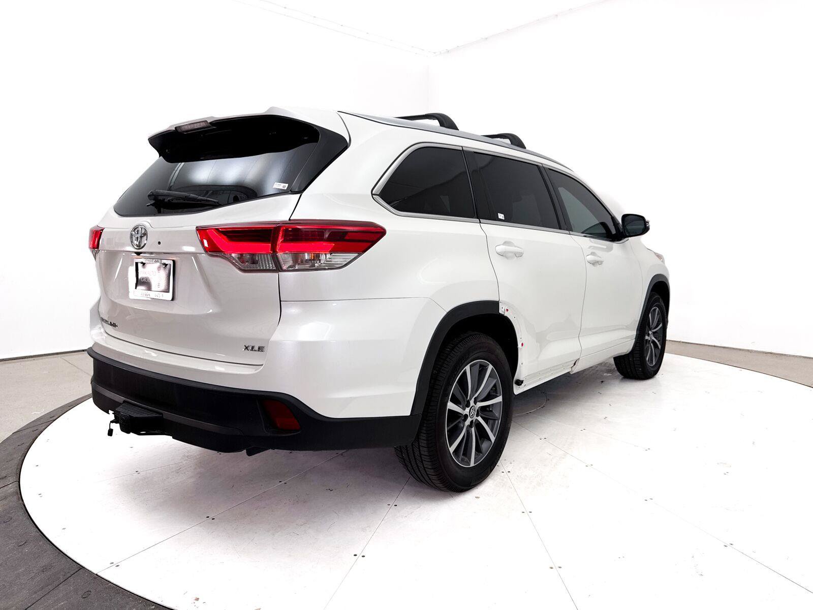 Used 2018 Toyota Highlander XLE FWD image 13