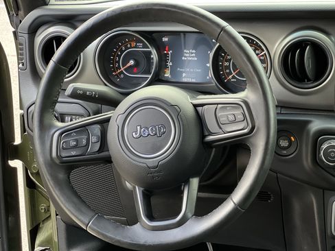 Used 2021 Jeep Wrangler Unlimited Sport image 19