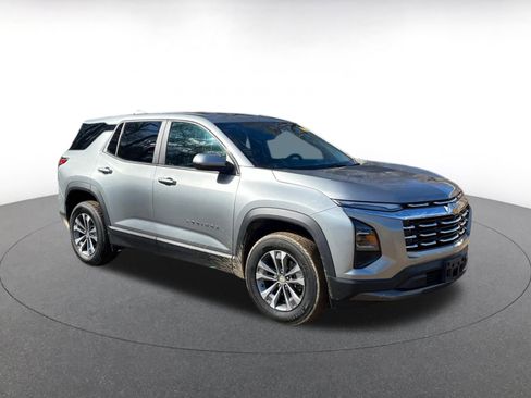 Used 2025 Chevrolet Equinox LT image 2