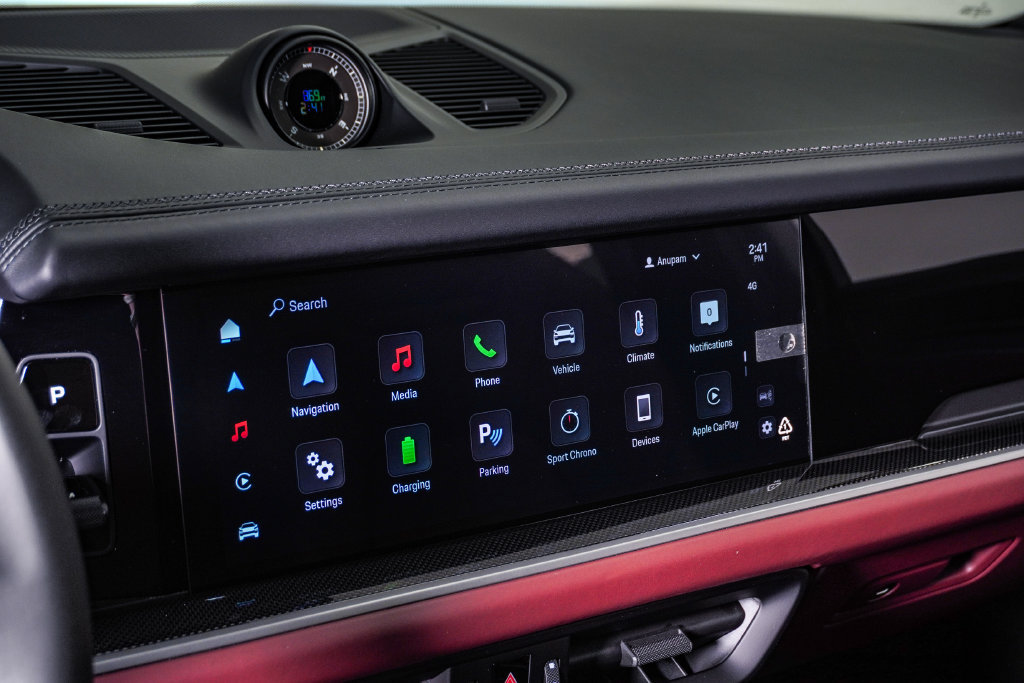 Certified 2025 Porsche Cayenne Turbo AWD/4WD image 23