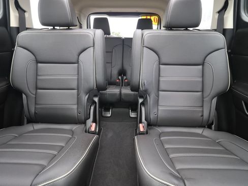 Used 2023 GMC Acadia Denali w/ Denali Ultimate Package FWD image 12