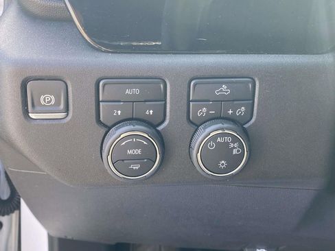 Used 2024 Chevrolet Silverado 1500 LT image 18