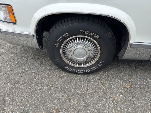 Used 1995 Cadillac Fleetwood Brougham image 8